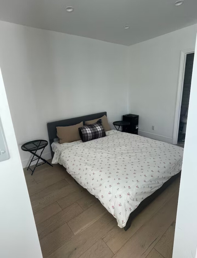 Photo - 5525 Hermitage Ave Unidad 5525 Hermitage