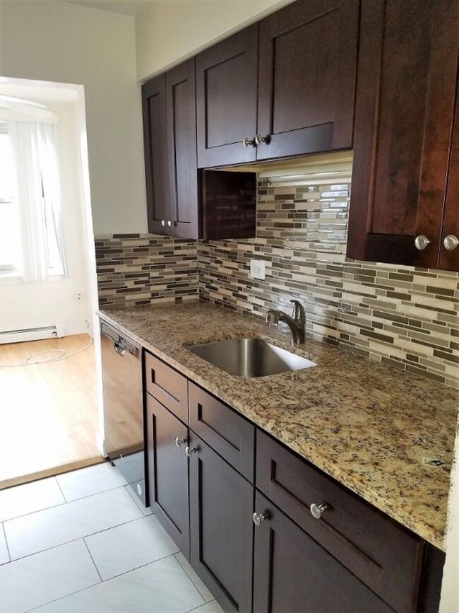 Photo - 3711 N Pine Grove Ave