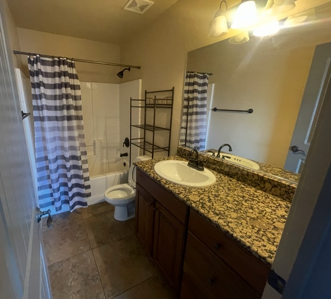 Photo - Pet Friendly!! 3-Bed Townhouse!