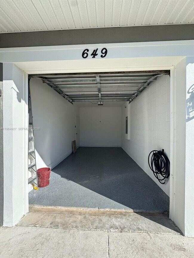 Photo - 649 N Lincoln St