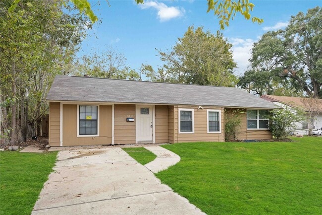 Photo - 6043 Lyndhurst Dr