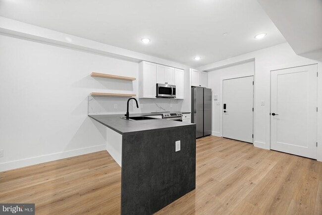 Building Photo - 3216 W Diamond St Unit 2