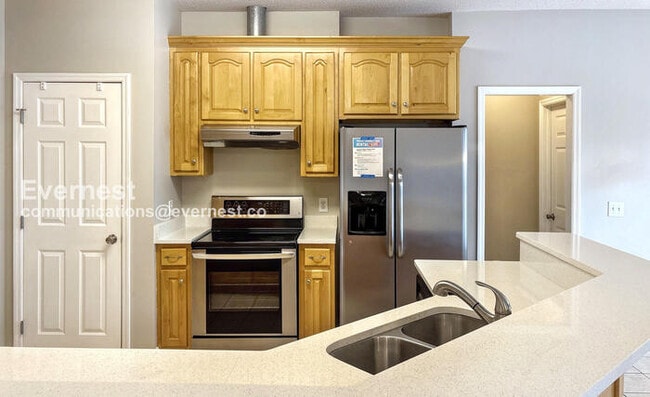 Photo - Madison Home with Attached Garage / Pet Friendly /  Available Now!