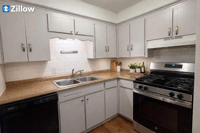 Photo - 2416 Queensbury Rd