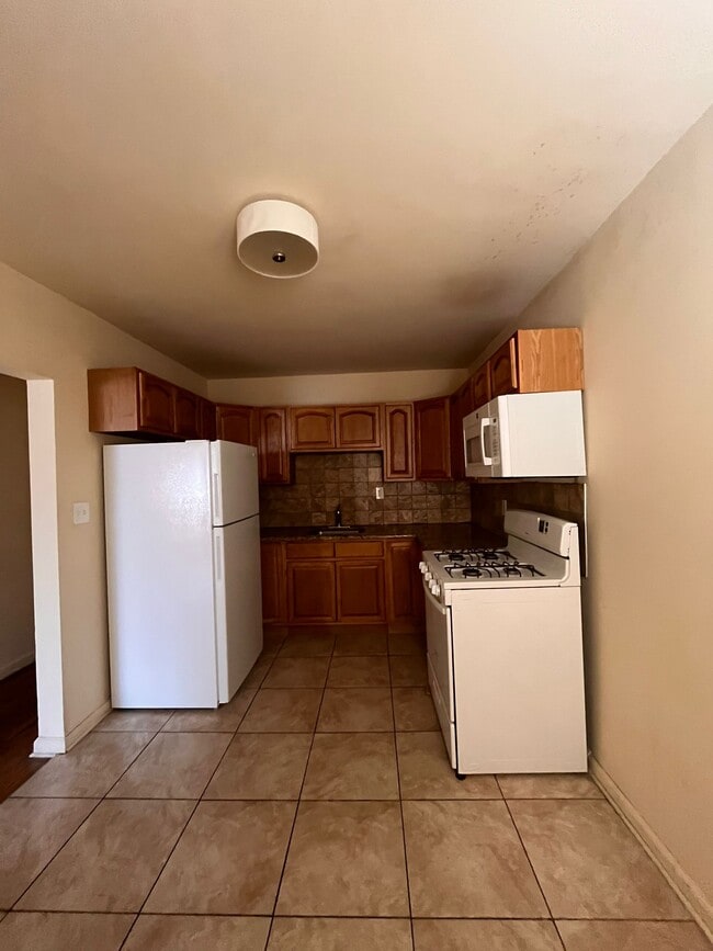 Building Photo - 162 Stegman St Unit 2