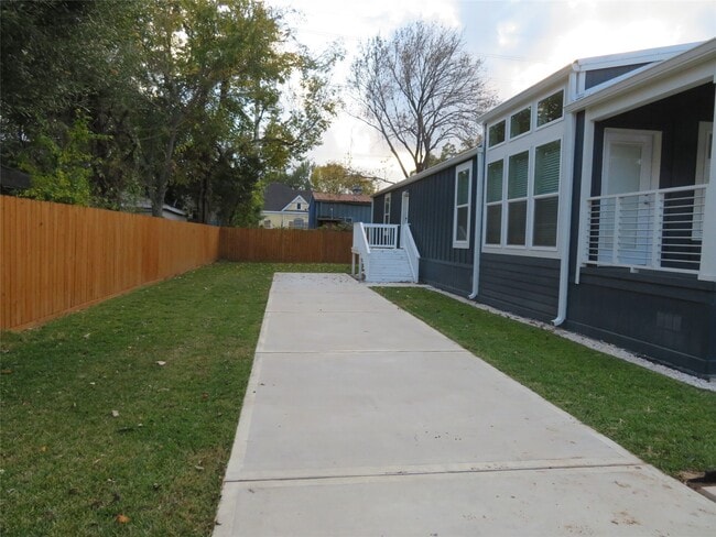 Photo - 2712 Bering St