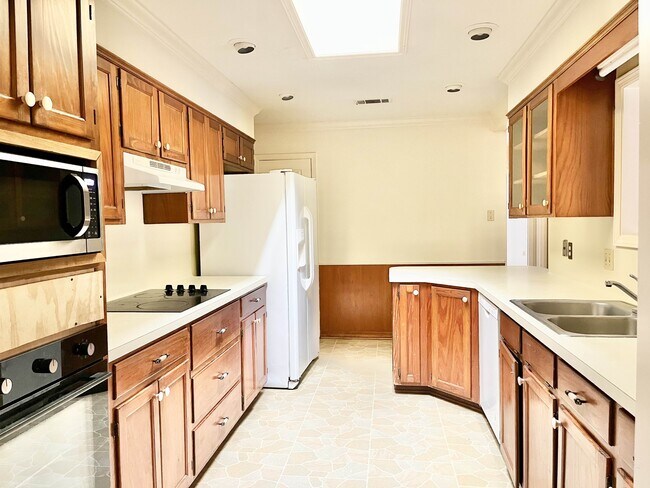 Photo - 145 Croydon Ave