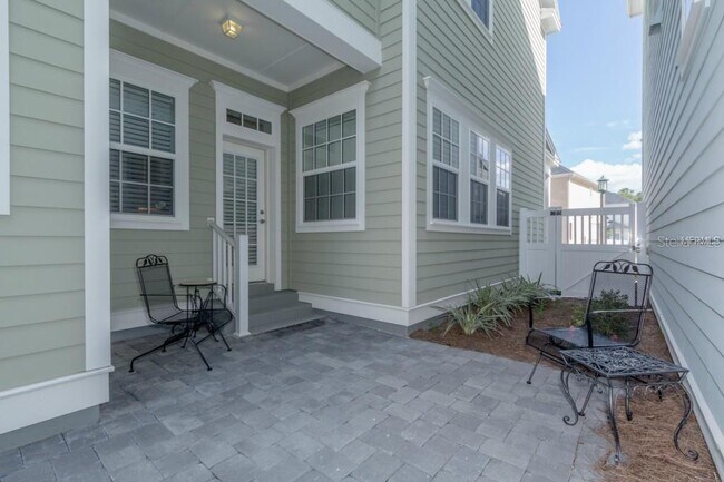 Photo - 1596 Castile St