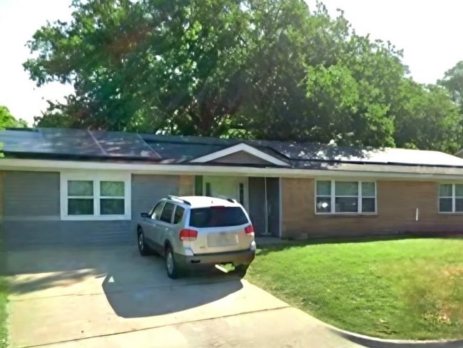 Building Photo - 1005 Idlewood Ave