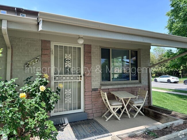 Building Photo - 2047 Meade St Rental