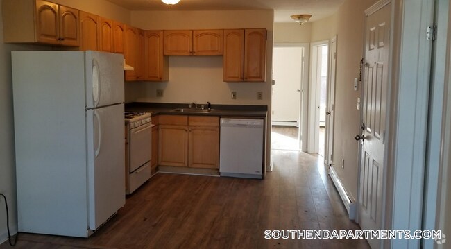 Building Photo - 92 Hammond St Rental