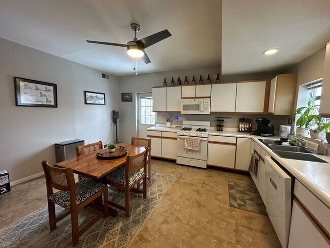 Photo - 168 Oneida St