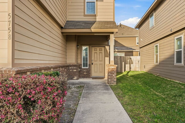 Photo - 5758 Manning Crk Trl