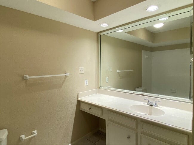 Building Photo - 12625 Memorial Dr Unit 61