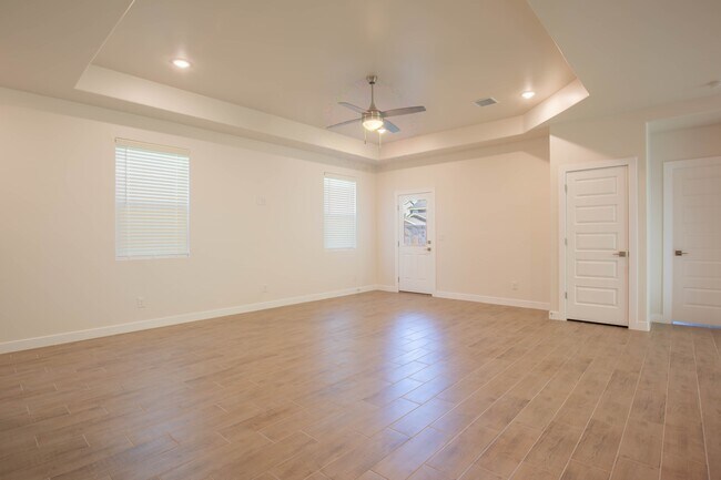 Photo - 7006 Sentinel Ave