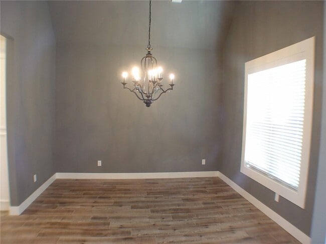 Photo - 1812 SW Edinburgh Ave