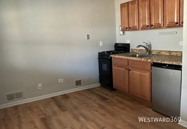 Building Photo - 5501 Carriage Way Dr Unit #315