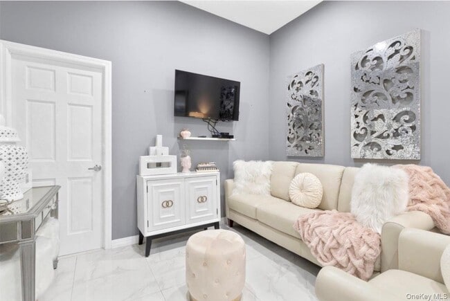 Photo - 526 Linwood St