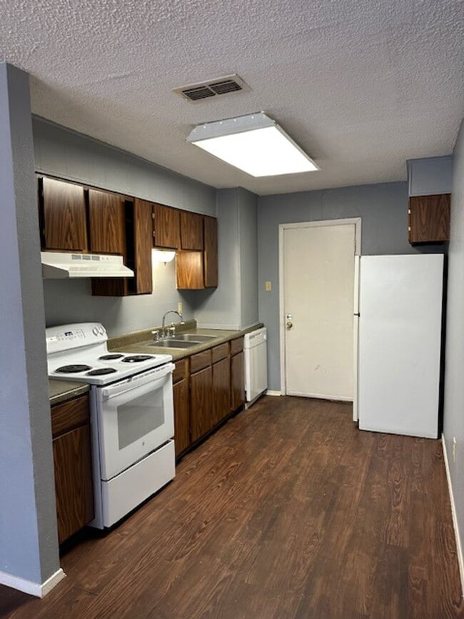 Photo - 406 Kearley Dr Unit b