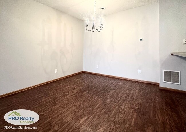 Photo - 2 Bedroom Updated Townhome