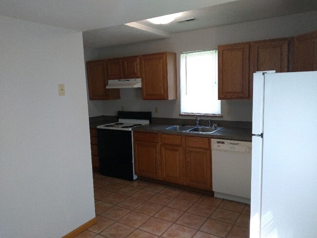 Kitchen - 107 Chestnut St Unit A