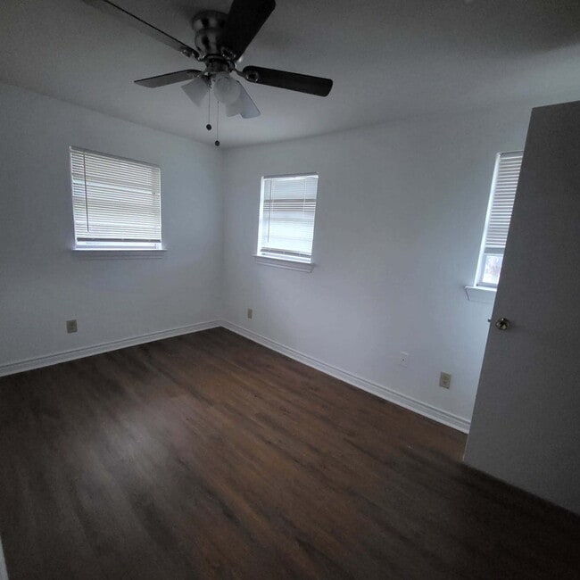 Photo - Two Bed/1 Bath With Covered Parking in Floresville Unidad 2