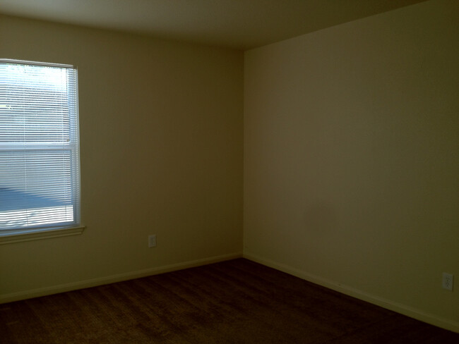 Duplex *LEASING SPECIAL AVAILABLE* - Duplex *LEASING SPECIAL AVAILABLE* House