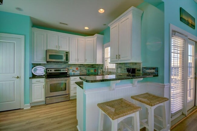 Photo - 5BR, 4BA Townhome - Pet Friendly with Beac...