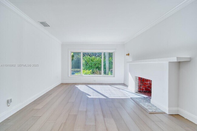 Photo - 845 NE 119th St