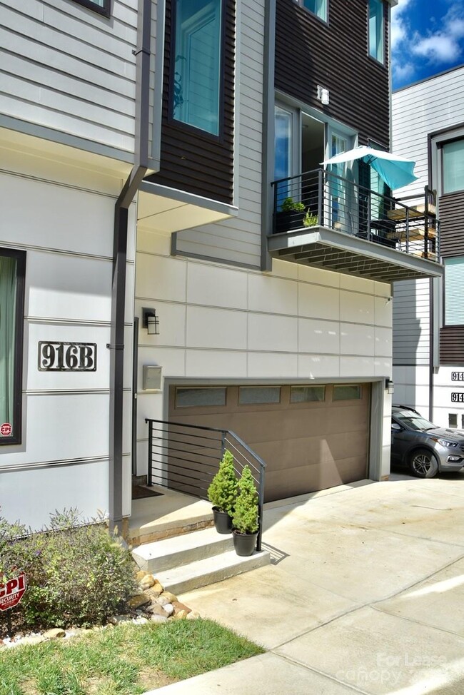 Photo - 916 Westbrook Dr