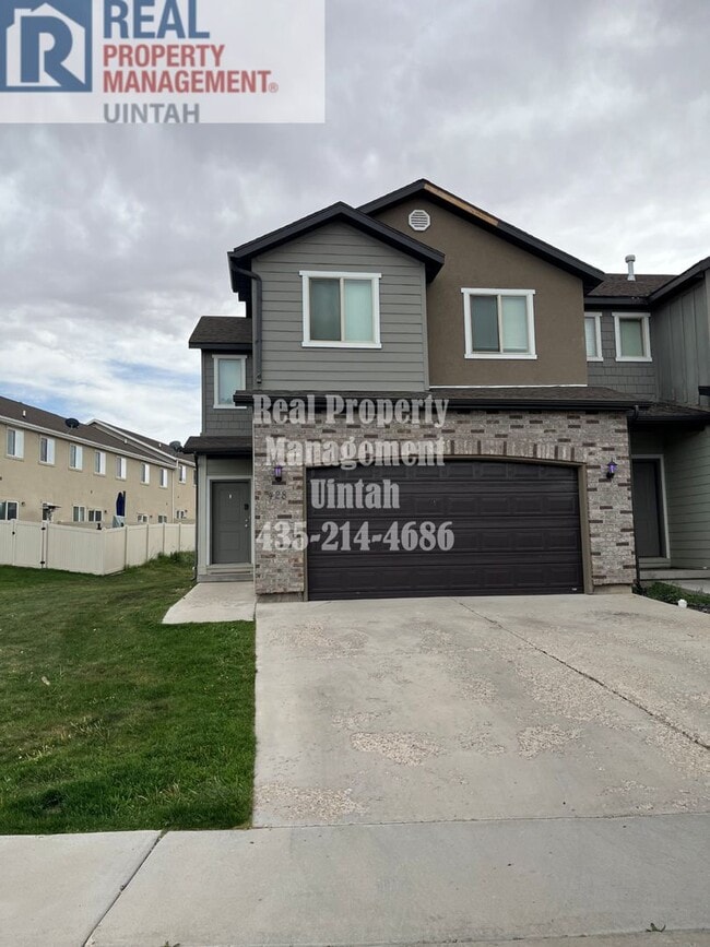 Building Photo - 3 bed 2.5 bath townhome in Fox Run