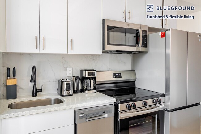 Photo - 161 W 54th St Apartment Unit FL10-ID1876