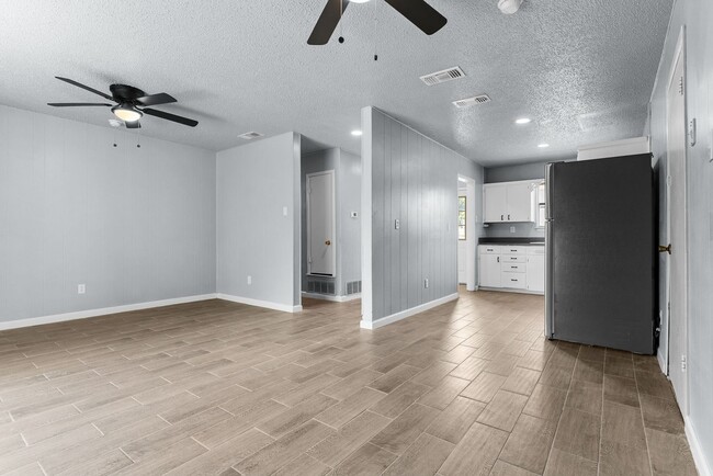 Photo - 1405 Hillside St