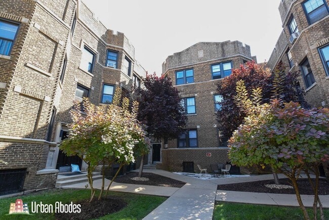 Building Photo - 625 W Cornelia Ave Unit A09C