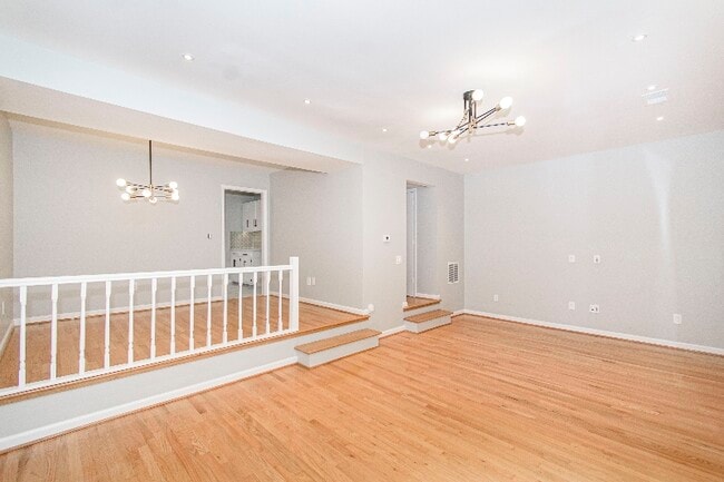 Photo - 118 Camelot Ct