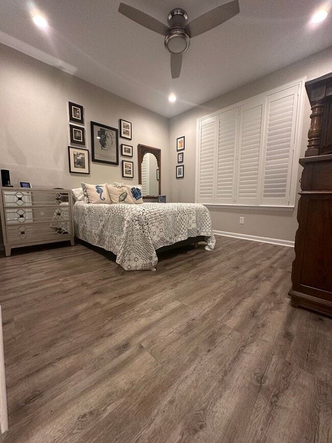 Photo - Beautiful Condo walking distance to Grand ...
