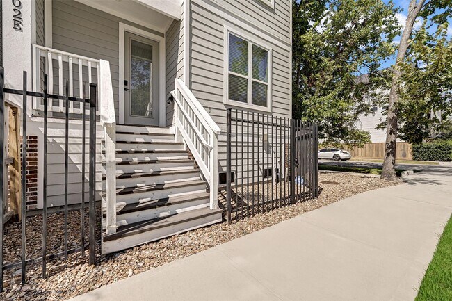 Photo - 1302 W 24th St