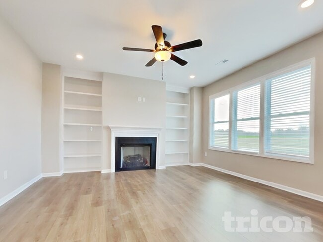 Photo - 77 Sawyer Ml Dr