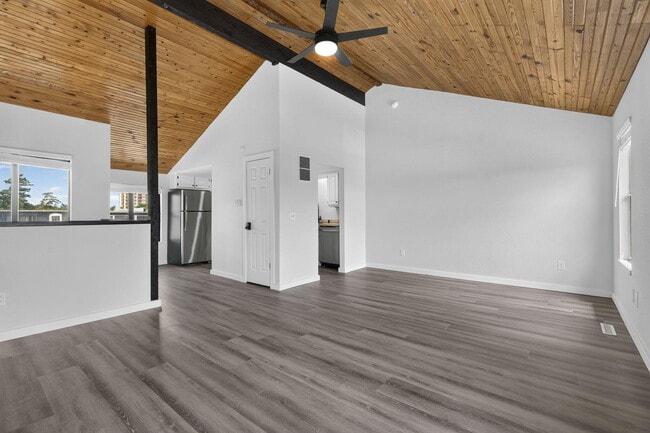 Photo - 1030 E Elm St