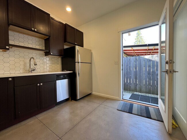 Photo - 2-Bedroom home in NE Portland: MI SPECIAL ...