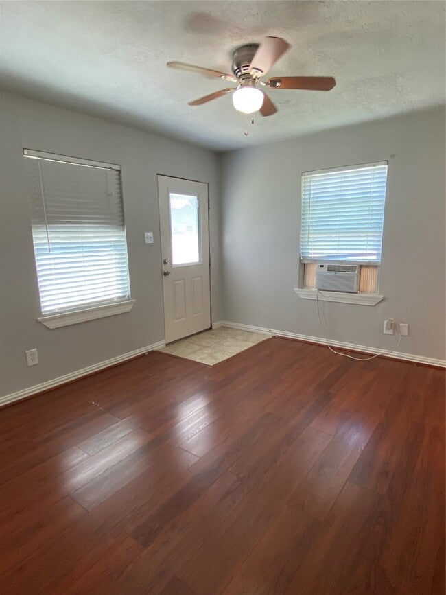 Photo - 311 S 3rd St