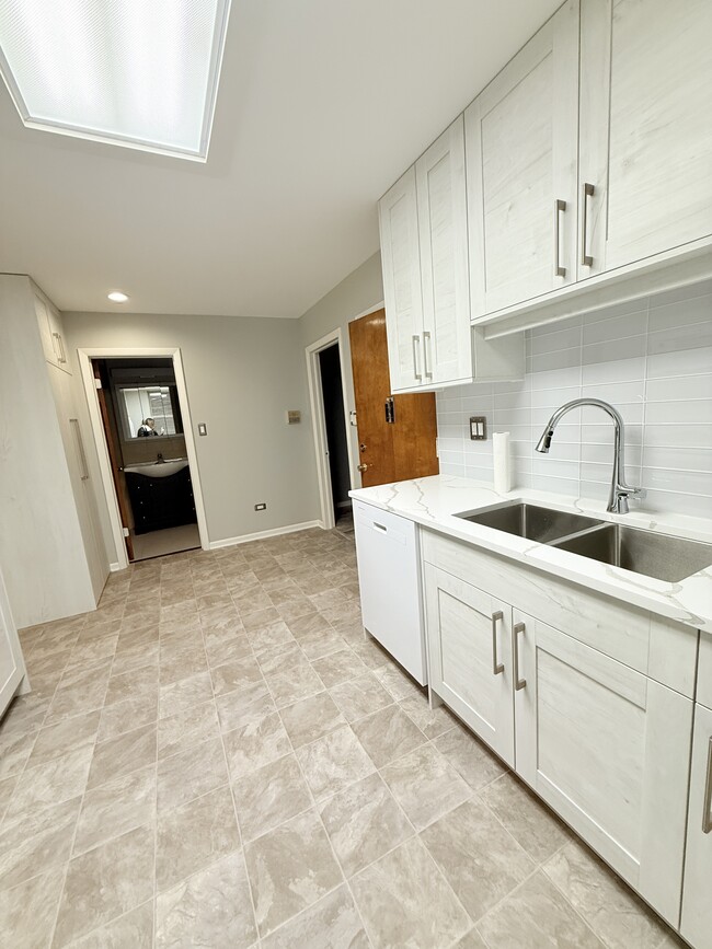 Photo - 1123 W Webster Ave