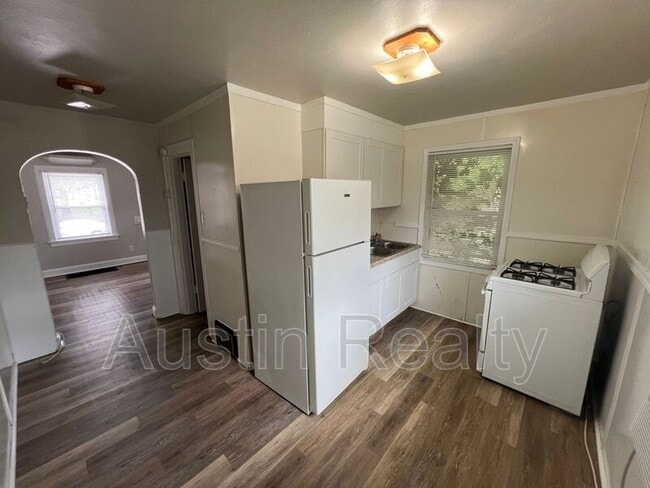 Photo - 8836 Graceland Ave