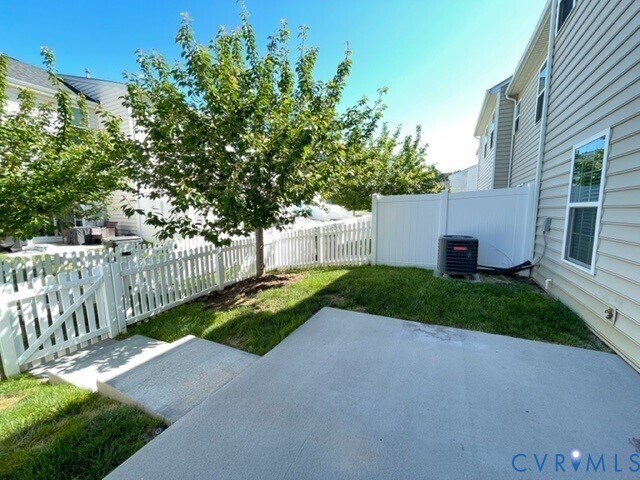 Photo - 8107 Creekside Village Dr