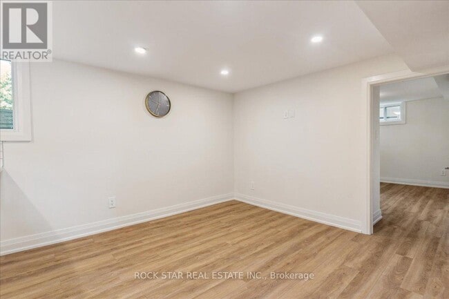Photo - 129 W 32nd St