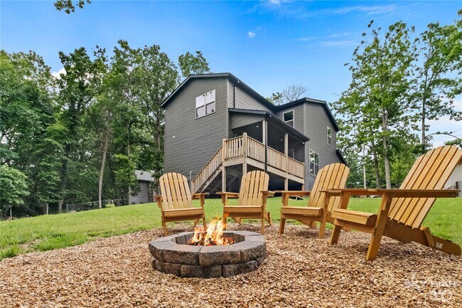 3 Kilham Ln