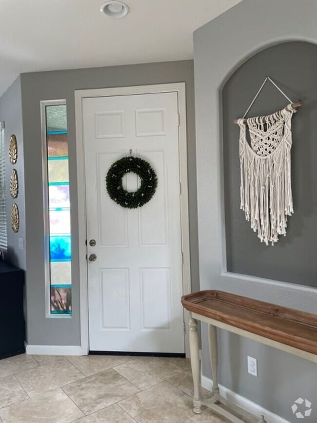 Building Photo - Beautiful 4 Bdrm, 2.5 Ba, Two story 1,912 ... Rental
