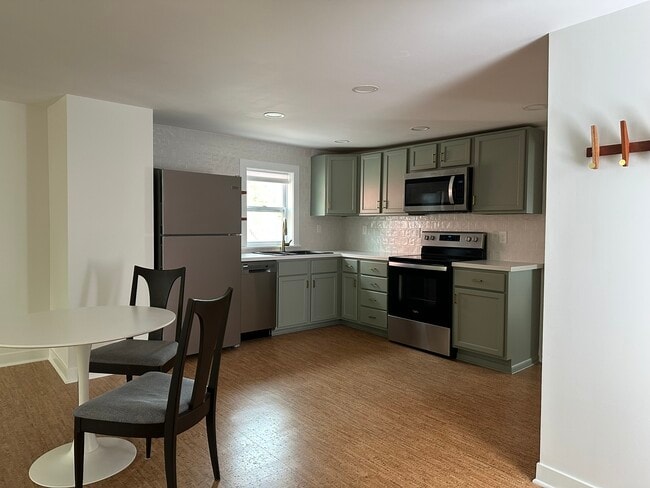 Photo - 1416 William St Unit 2