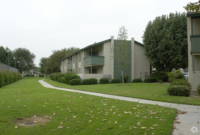 Parkwood Apartments