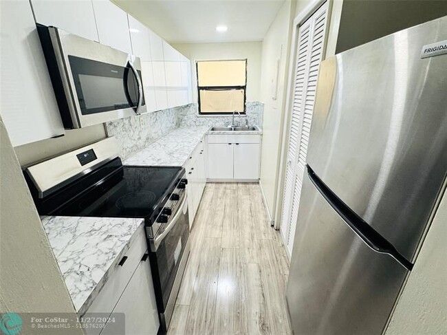 Photo - 650 NE 149th St Condominio Unidad F-503